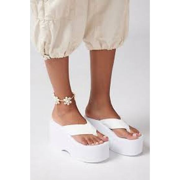JEFFREY CAMPBELL Wavin Platform Flip Flop Thong Sandal in White Size 8 Y2K Shoe - Picture 1 of 8